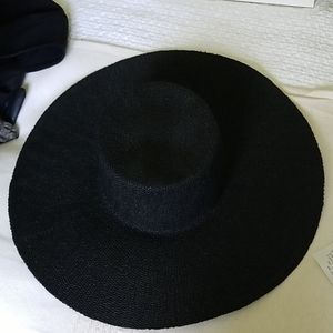 Aritzia hat